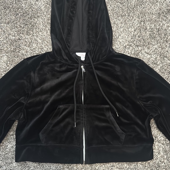 colsie velour black cropped zip jacket size Medium - Picture 2 of 4
